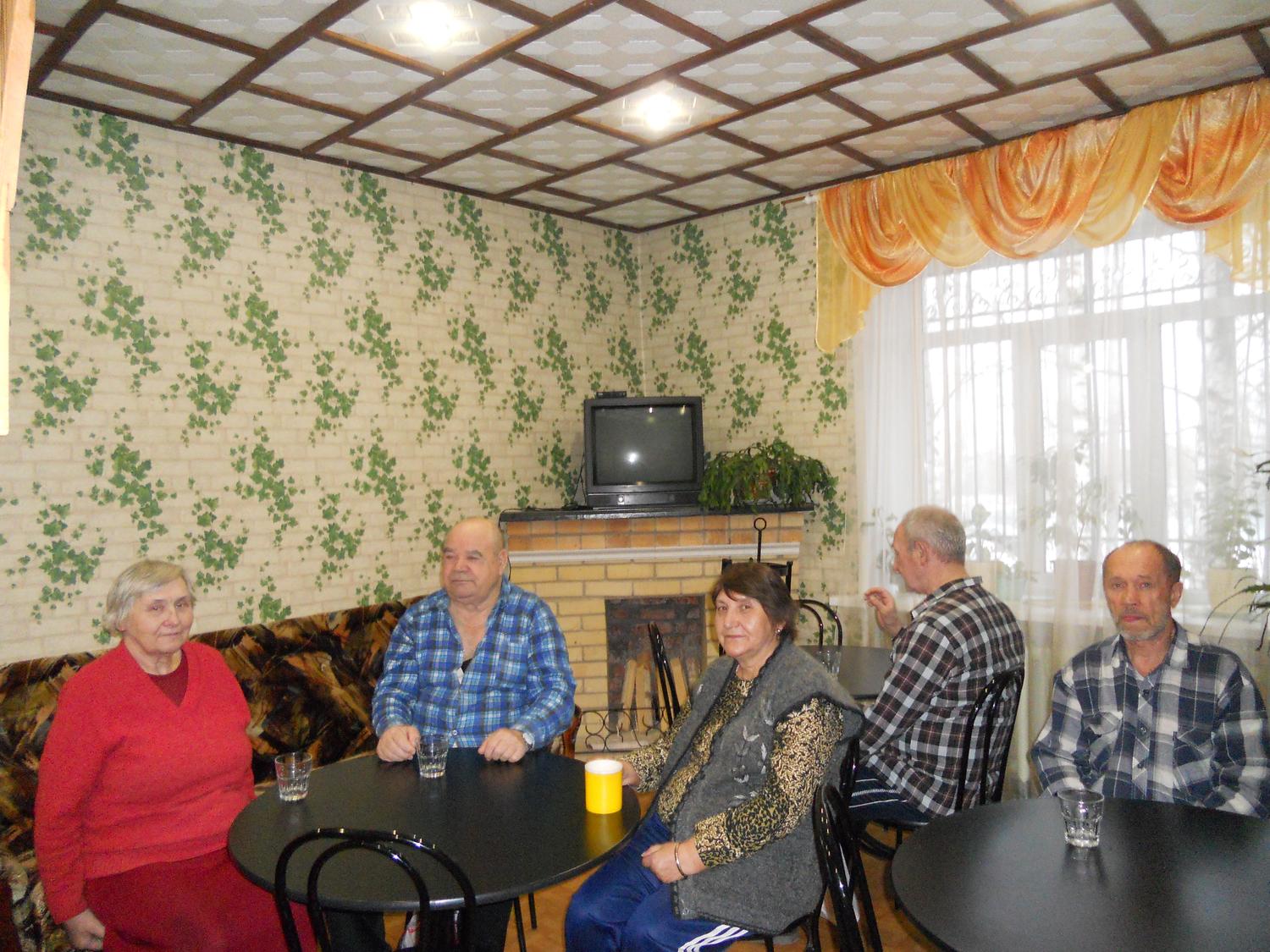 Получателям социальных услуг Вышневолоцкого дома-интерната для престарелых и инвалидов, в целях поддержания здоровья и профилактики заболеваний, ежедневно предоставляются услуги фитотерапии в созданном и функционирующем в условиях Учреждения фитобаре с широким выбором настоев из лечебных трав и сборов
itemprop=