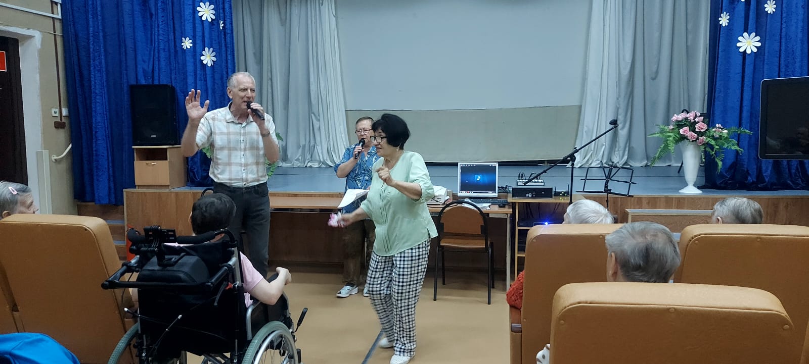 Музыкально-развлекательное мероприятие "Пой вместе с нами, танцуй вместе с нами"
itemprop=